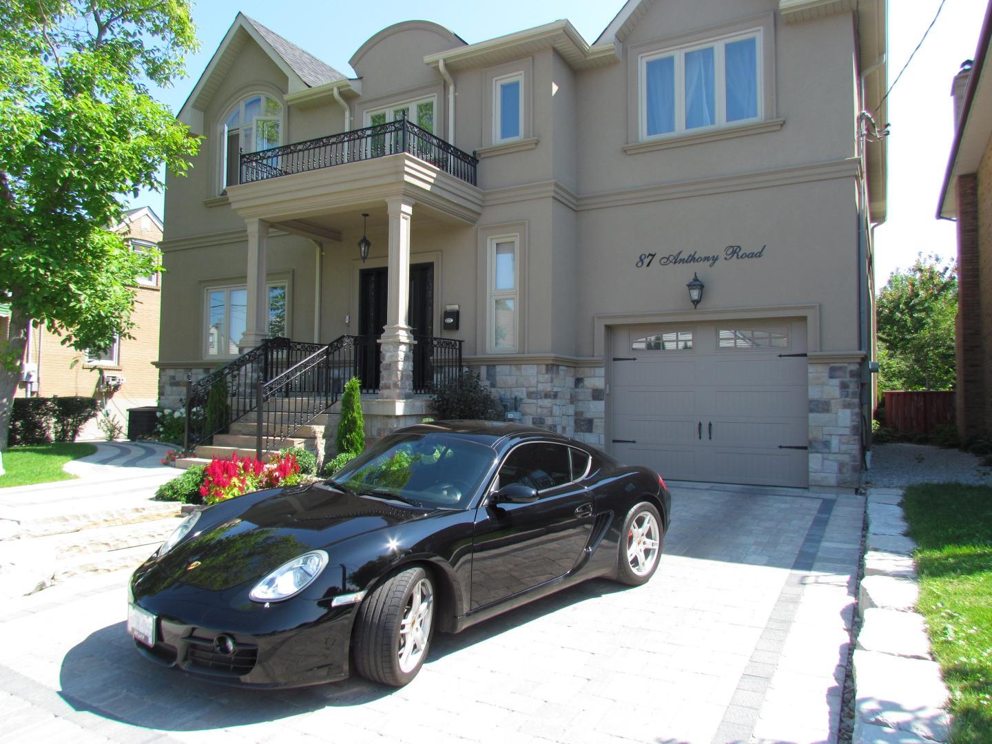 Luxury home builders in East York, Mississauga & Toronto